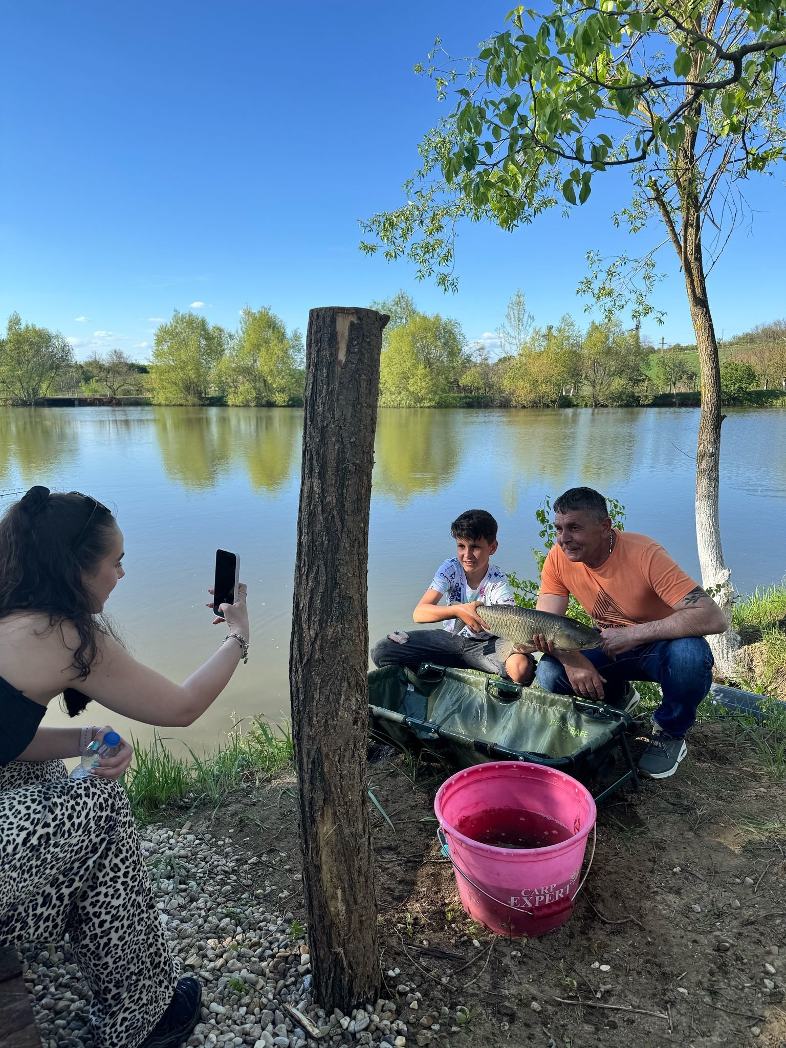 family_by_the_lake
